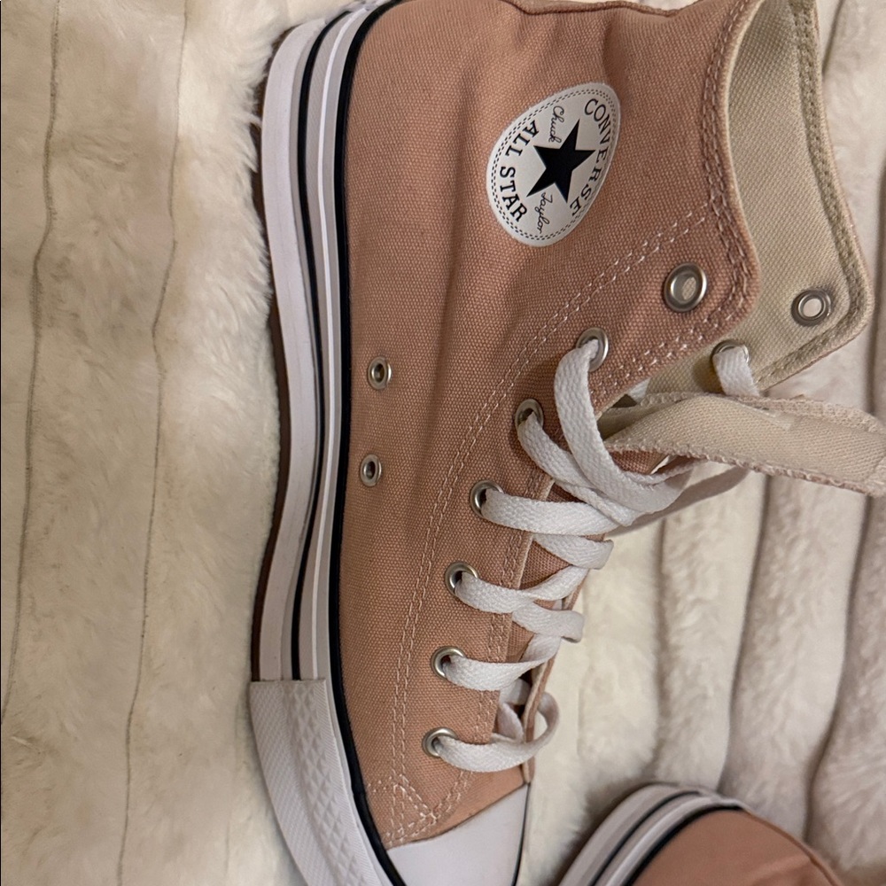 Converse All Star High-Tops in Peach